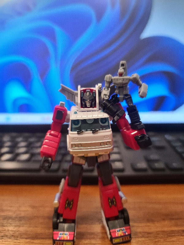 Newage H46W Backdraft Inferno w/ Mini Figure - Show.Z Store