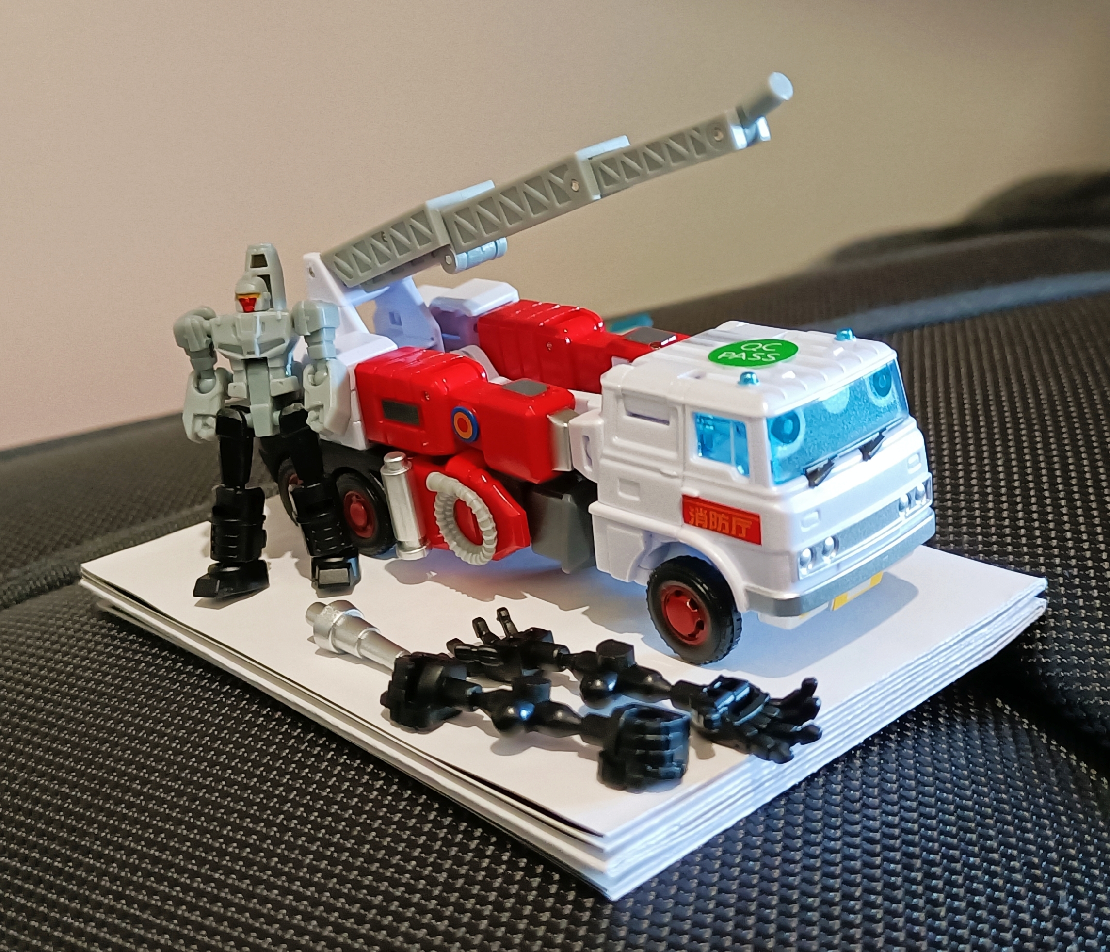 Newage H46W Backdraft Inferno w/ Mini Figure - Show.Z Store