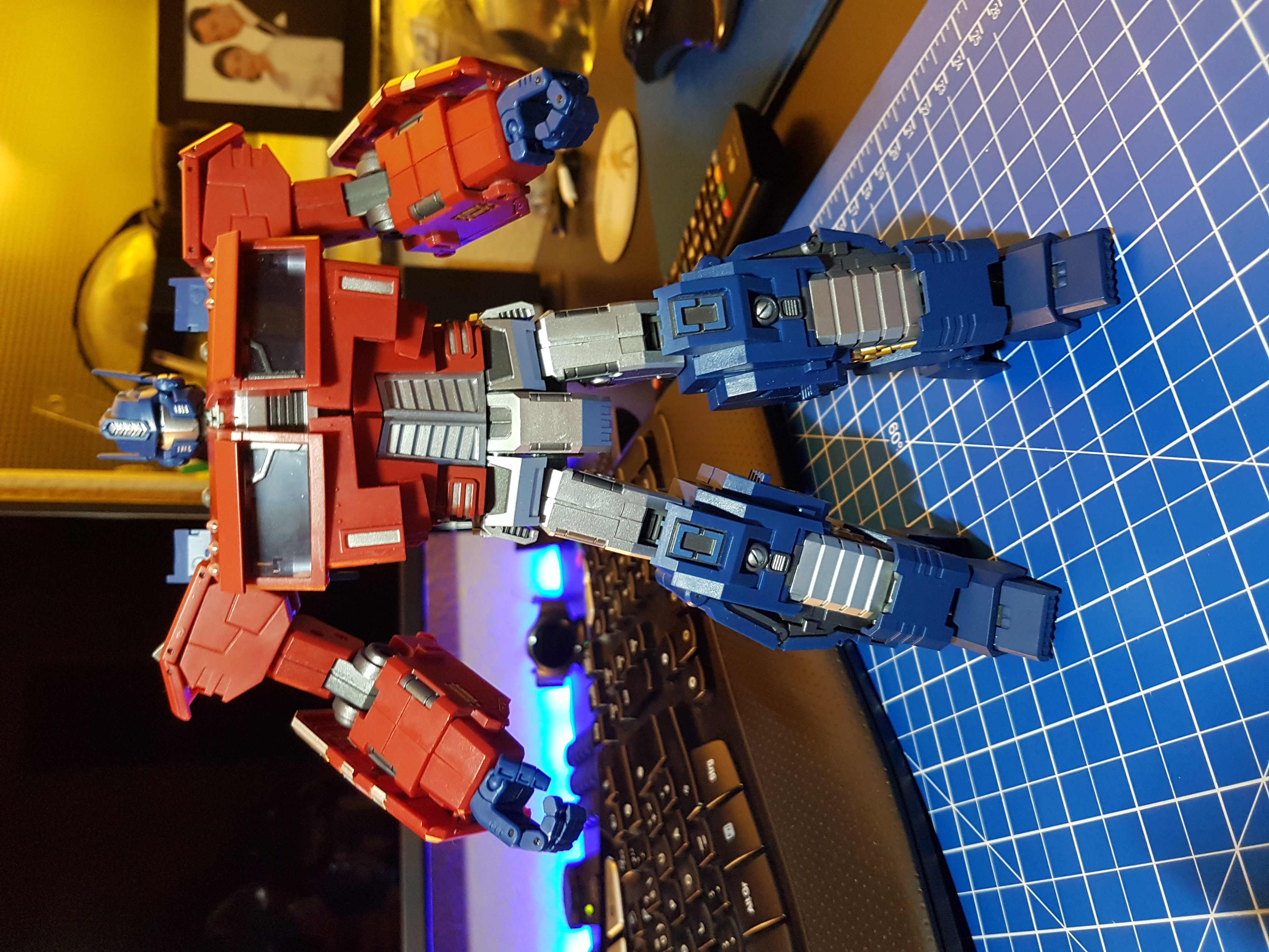 Generation Toy GT-03 IDW Optimus Prime - Show.Z Store