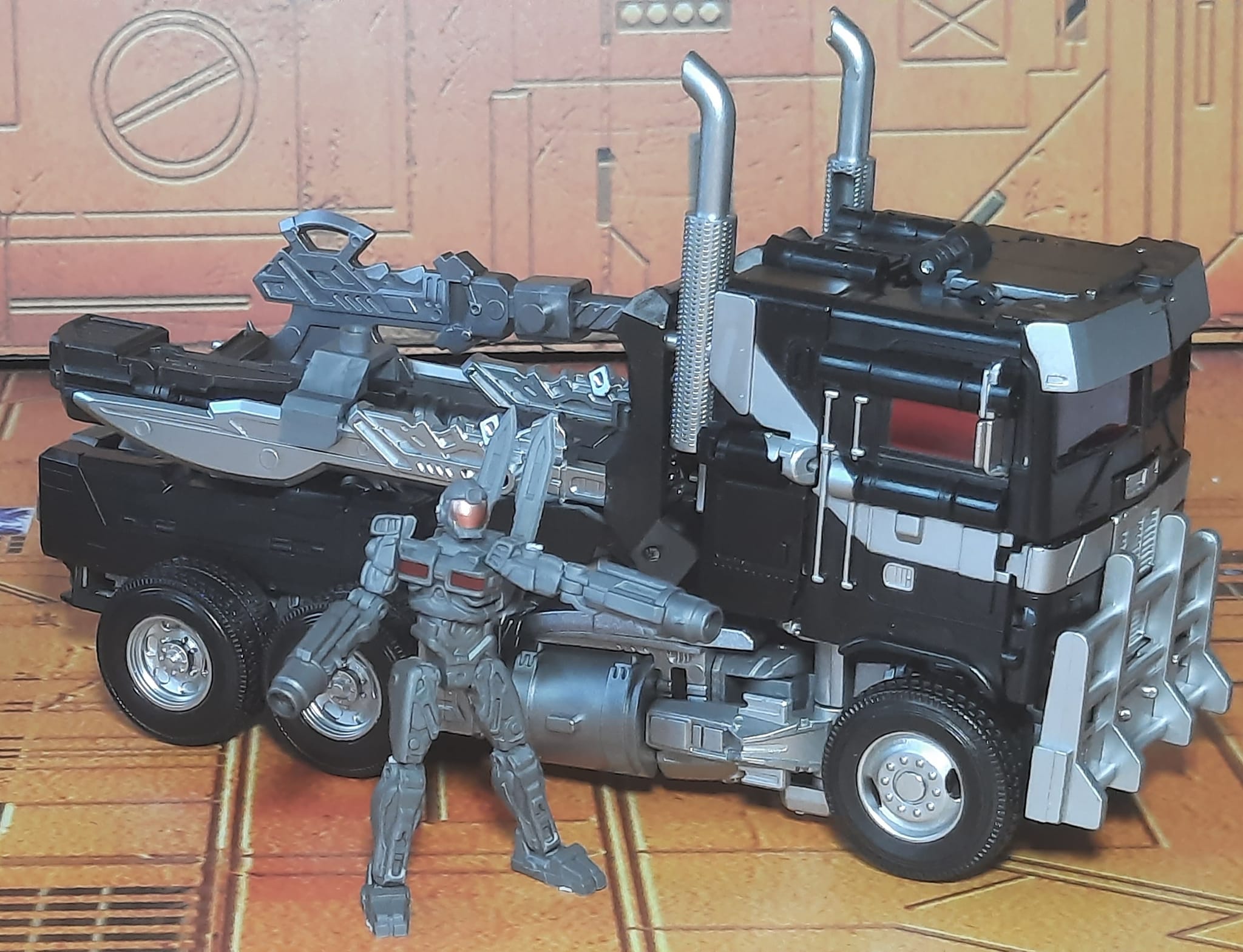 ミニカー Transformers Supreme Daily Prime - Supreme G1 Optimus Prime Official Images and Details