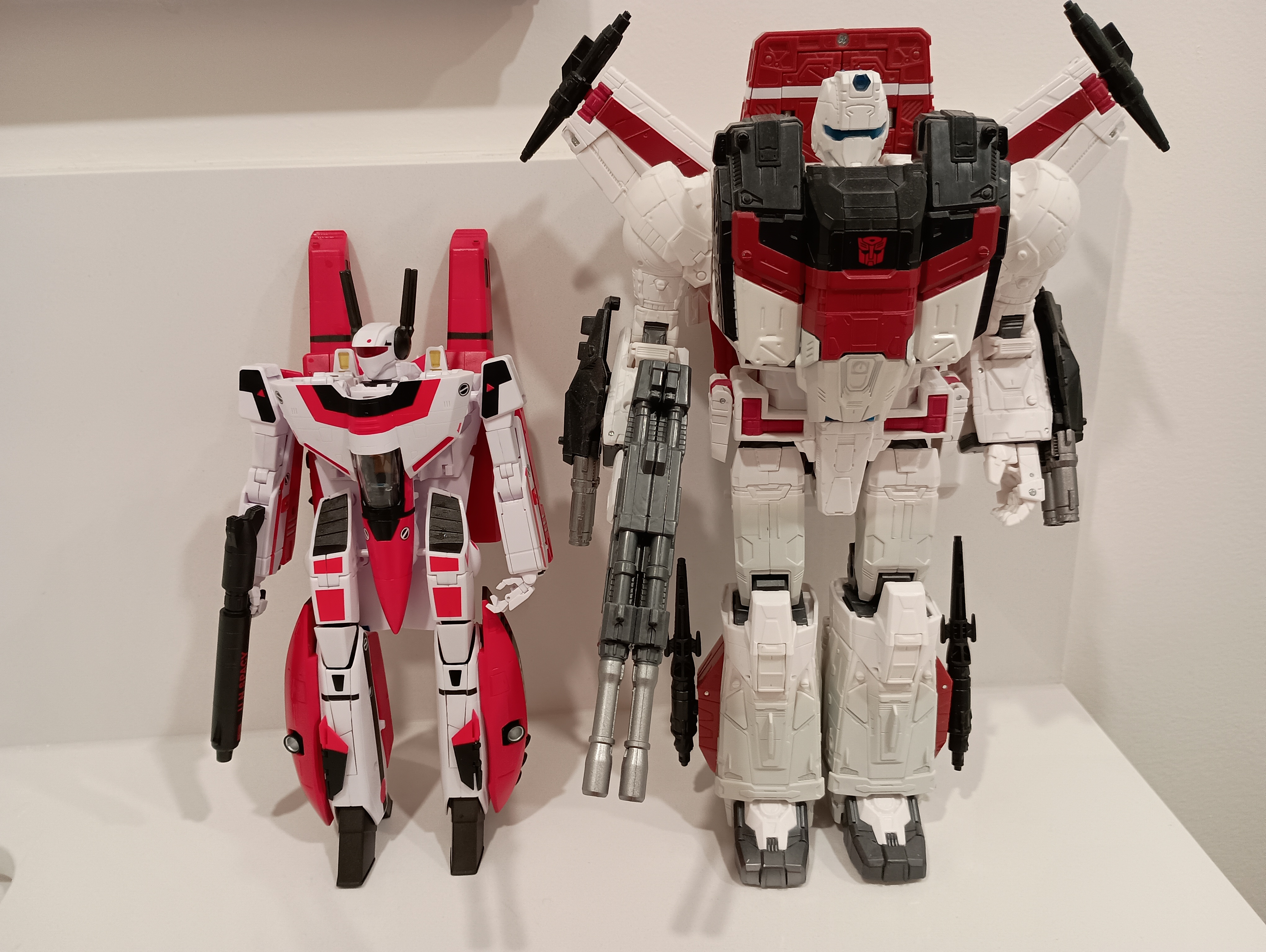 FG Model FG-01 Macross VF1S God of Flame w/ Fast Pack Armor