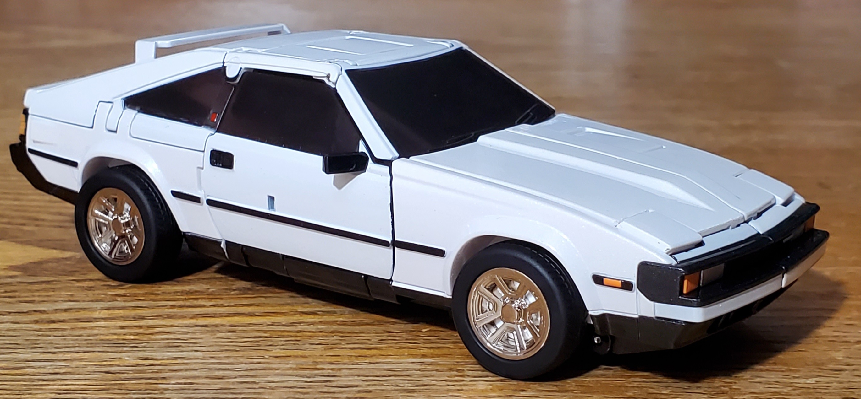 Reviews of XTransbots MX-24 Yaguchi Omnibot Downshift