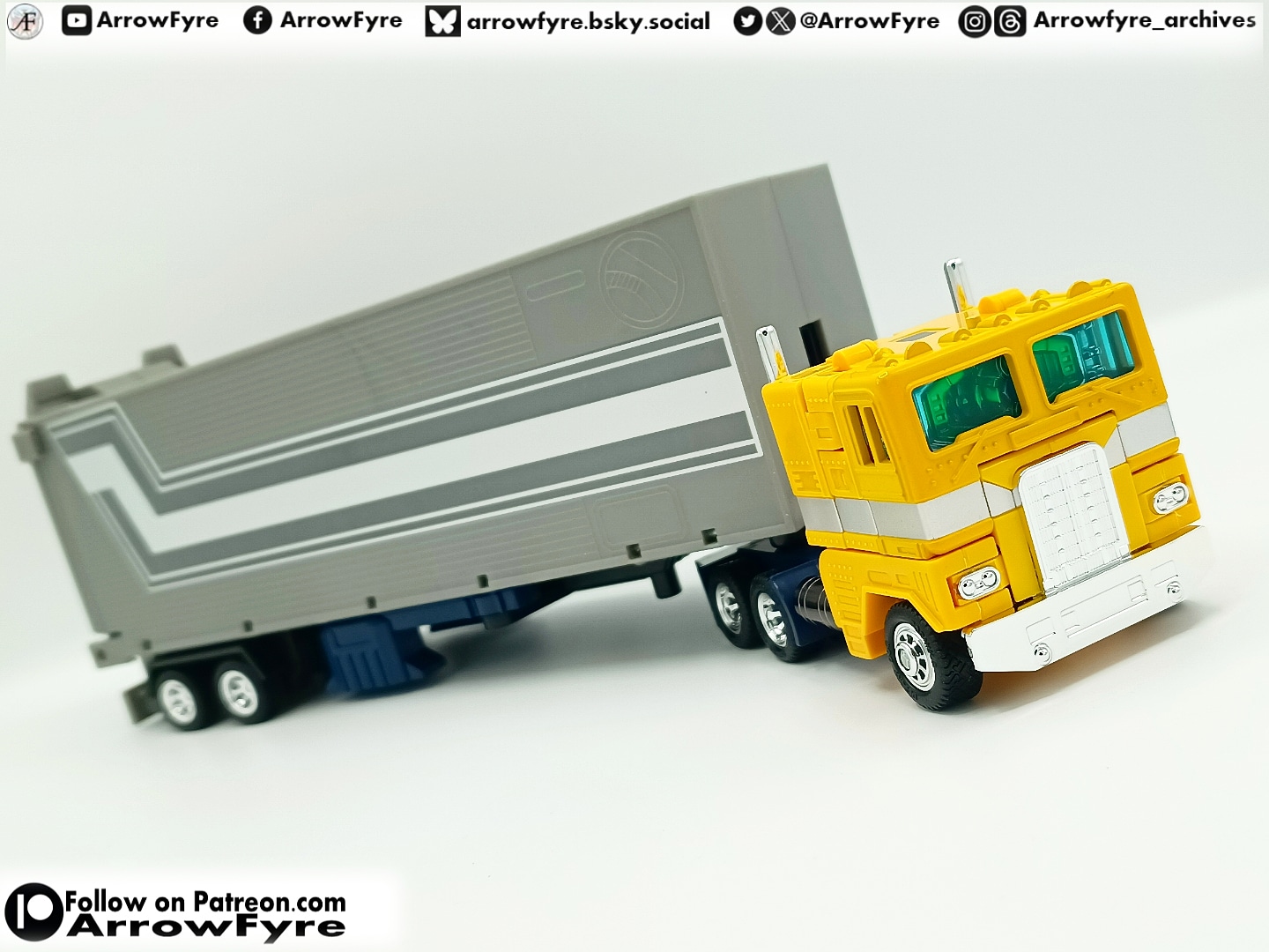 Takara Tomy Missing Link C-01S Sentinel Prime w/ Trailer
