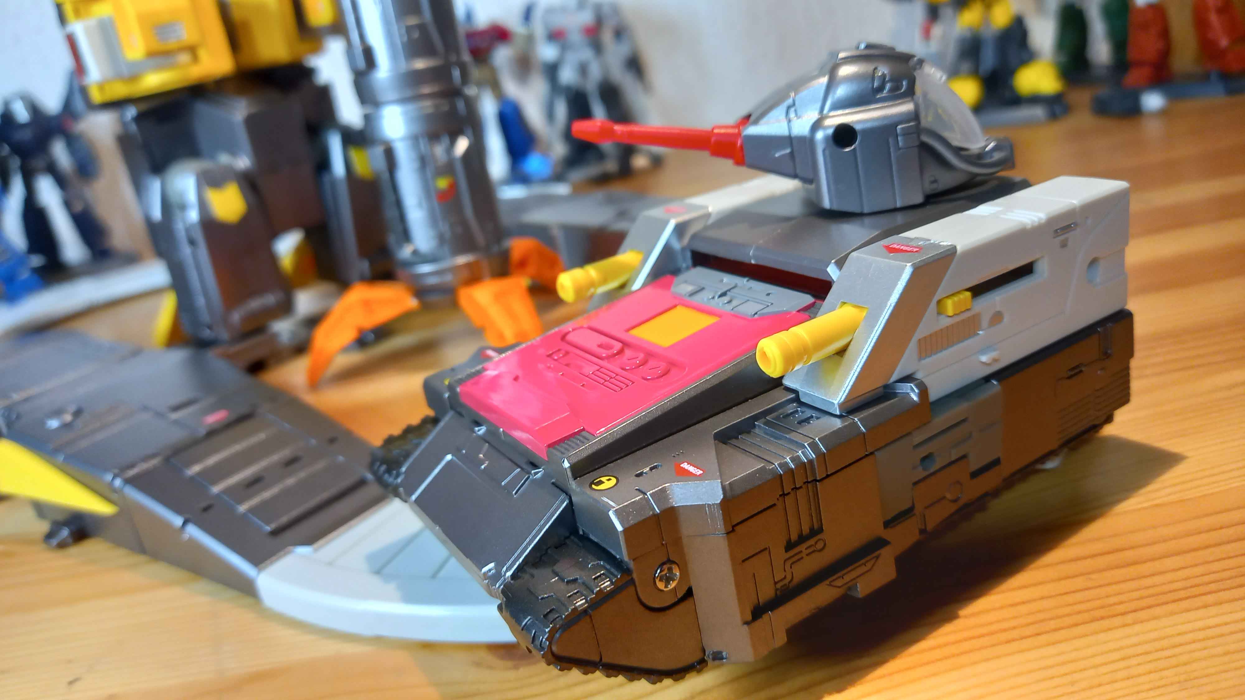Pangu Toys PT-02M Mighty Miracle God Omega Supreme Metallic