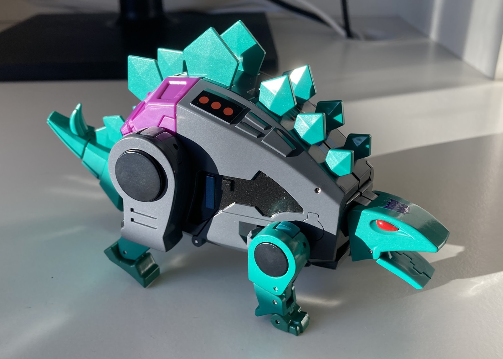 NewAge H67B Tremdrs Snarl Shattered Glass Version - Show.Z Store