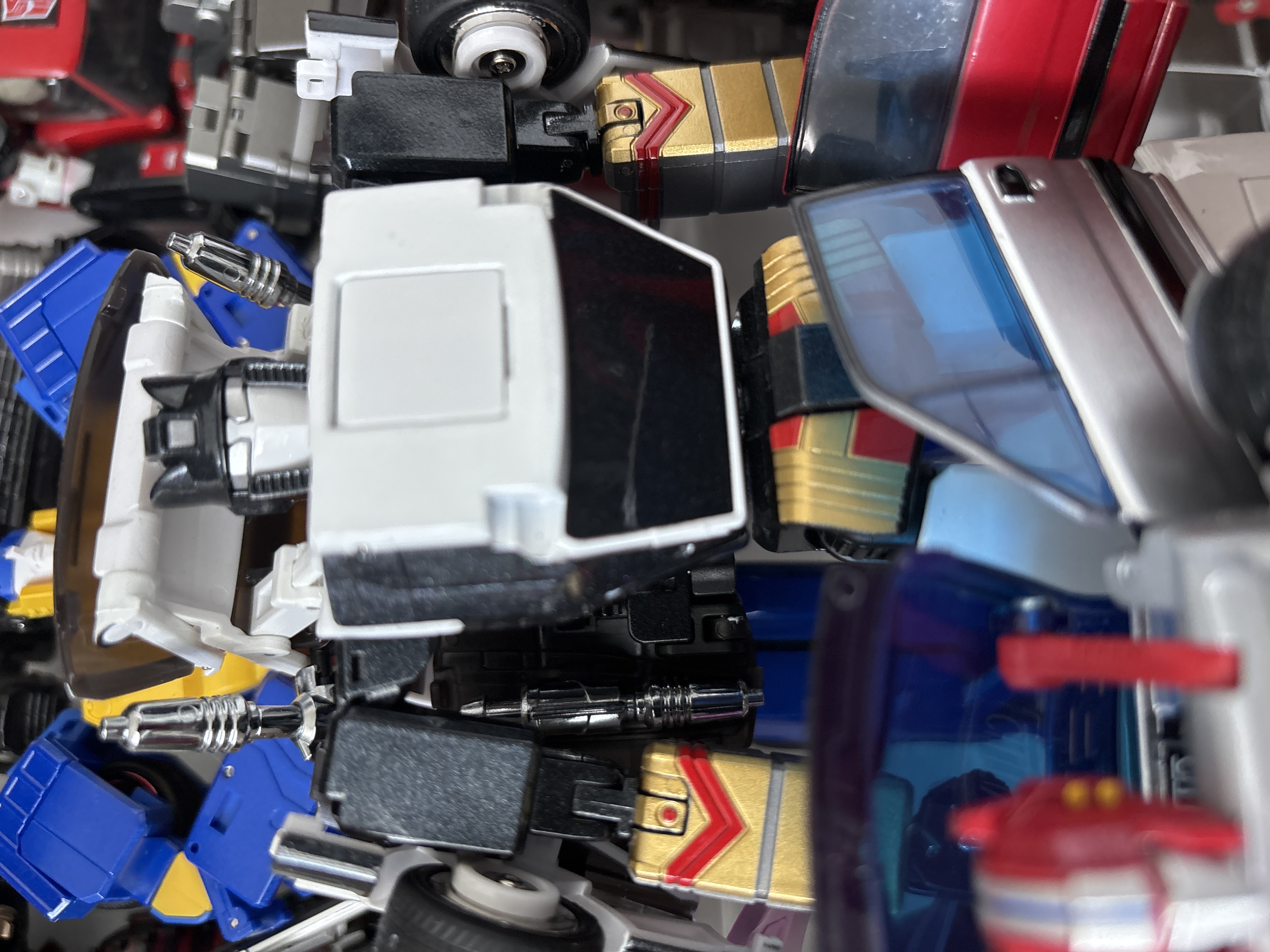 Reviews of XTransbots MX-24 Yaguchi Omnibot Downshift