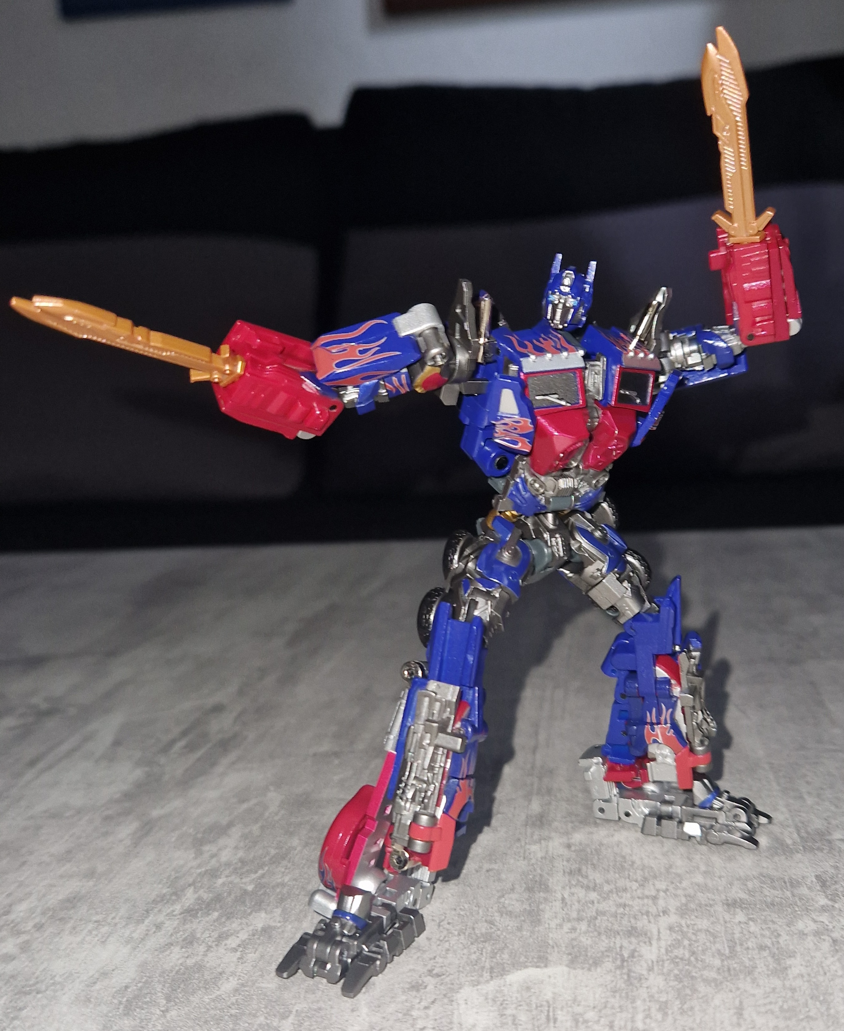 Reviews of BaiLan Toys BLT01 Roadmaster Optimus Prime Standard Version