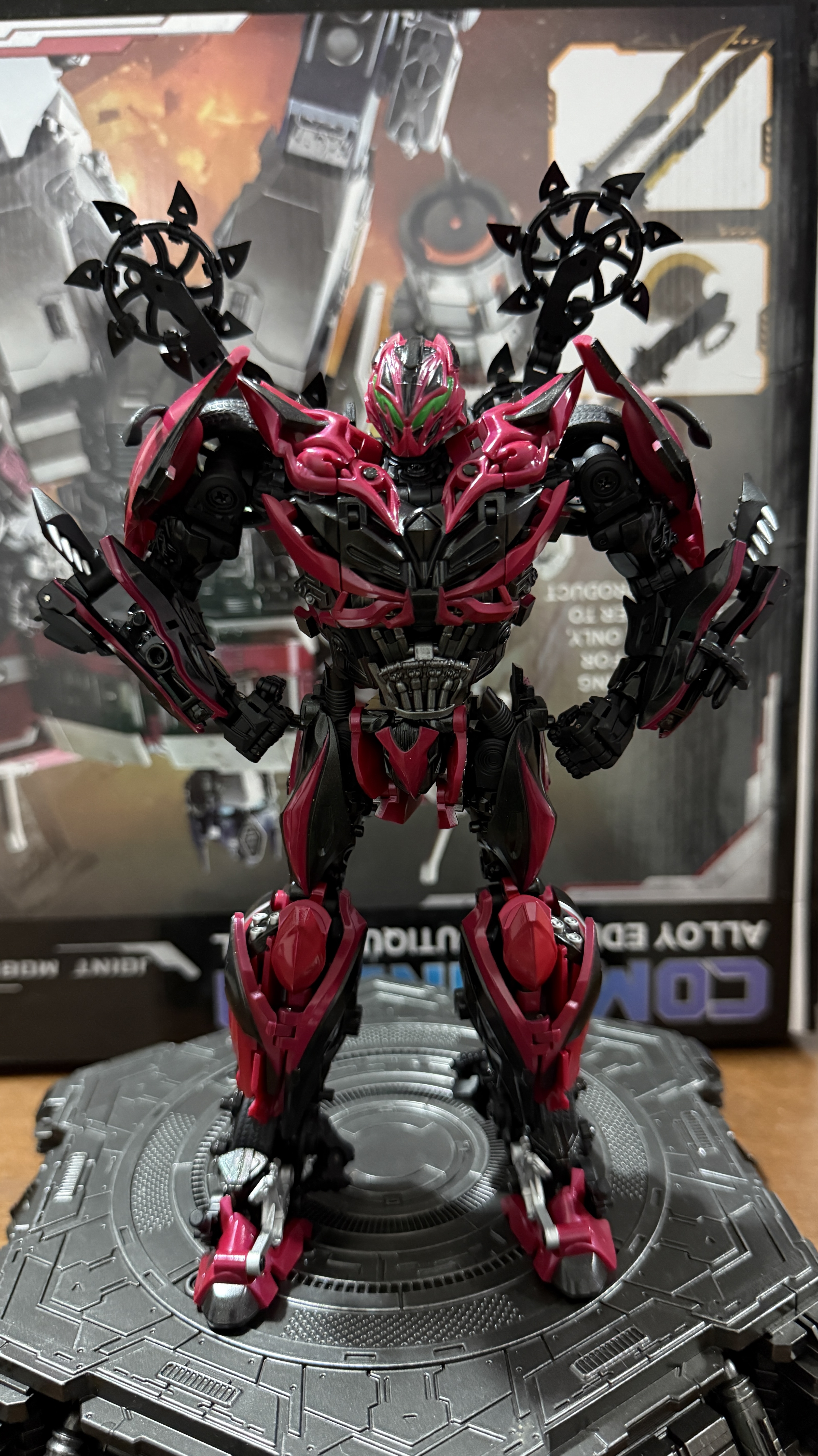 Reviews of Unique Toys R-09 Red Destroyer Stinger