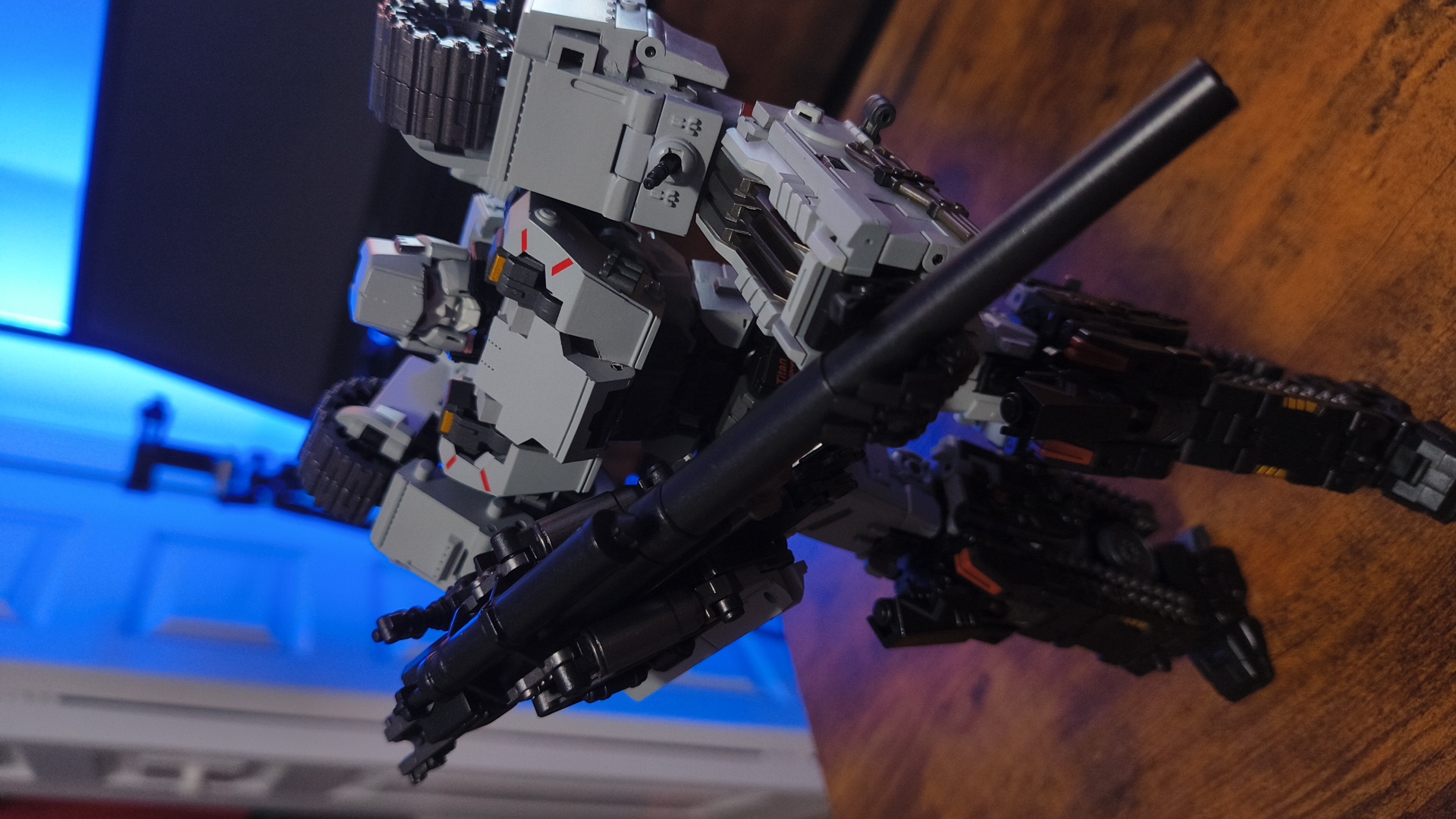 Toyseasy YW2412B Metal Souls Titan Megatron | ShowZStore.com