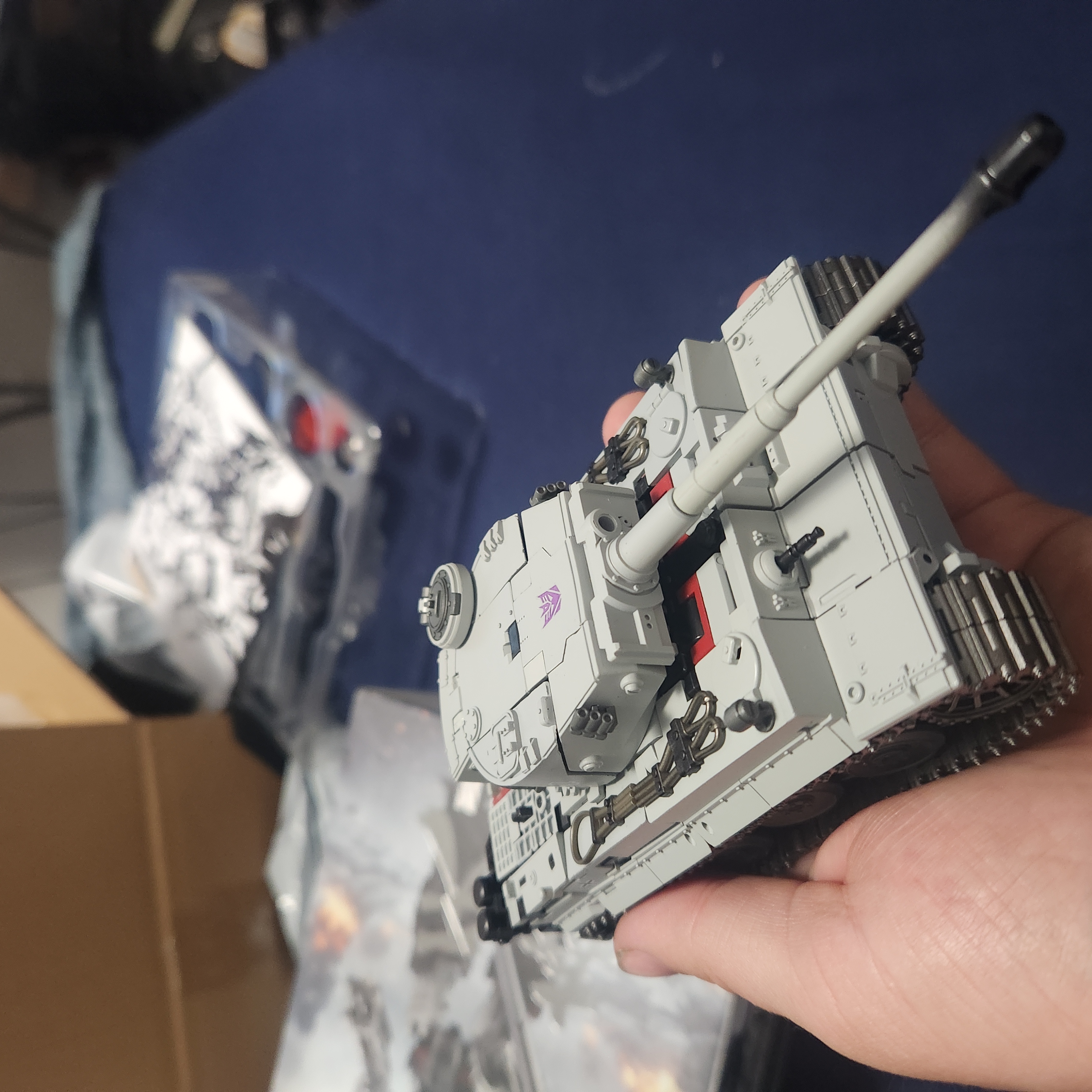 Toyseasy YW2412B Metal Souls Titan Megatron | ShowZStore.com