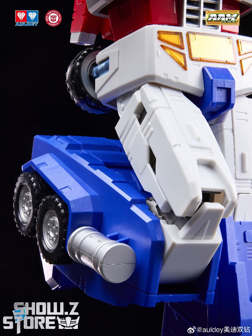 Auldey AAM Alpha Aiction Mega Optimus Prime | ShowZStore.com