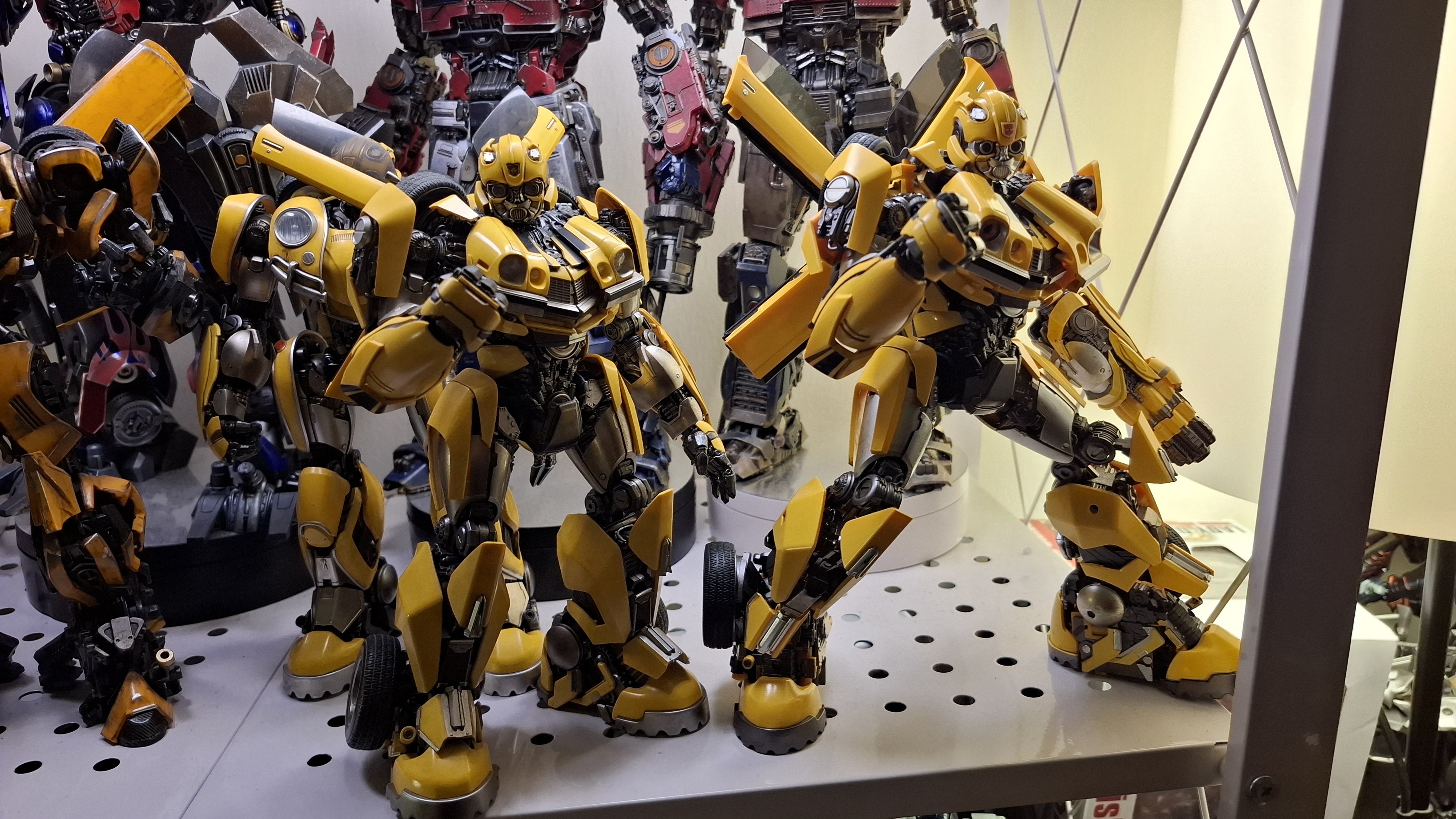 WORKER BEE & BUMBLEBEE セット Amazon.com: Transformers Studio Series Dark of The Moon Core
