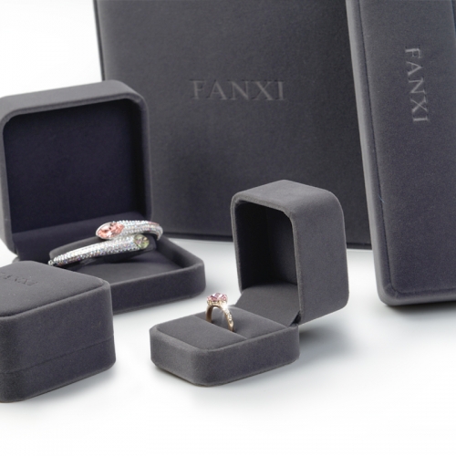 jewellery packaging with logo