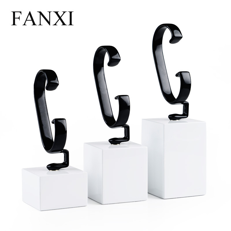 FANXI Wholesale Custom Logo White Lacquer Base With Black Rubber C Ring For Bangle Bracelet Wooden Watch Display