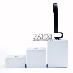 FANXI Custom Logo Jewelry Exhibitor Organizer Silver Lacquer Base With Black Rubber C ring For Bangle Bracelet Watch Display Holder