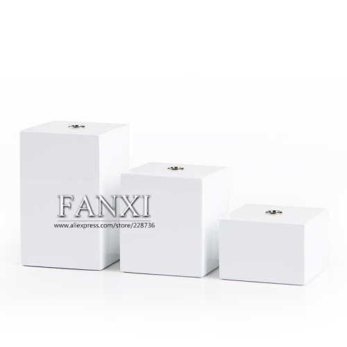 FANXI Wholesale Custom Logo White Lacquer Base With Black Rubber C Ring For Bangle Bracelet Wooden Watch Display