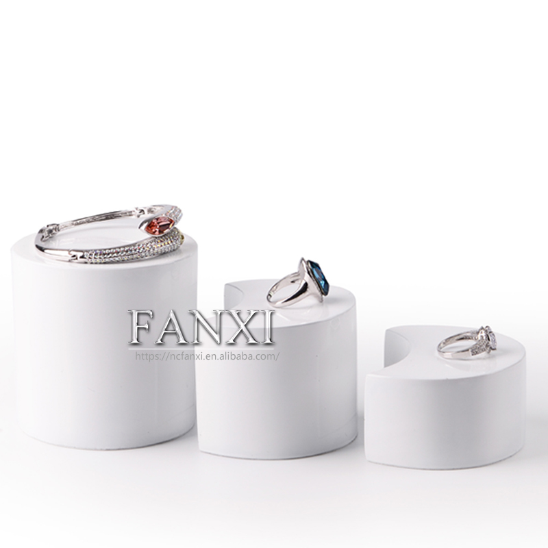 FANXI Wholesale Resin Jewellery Shop Exhibitor Organizer Luxury White Glossy Finish Lacquer Jewelry Display Set