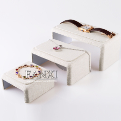 FANXI Direct Supplier China Creamy White Linen Holder Jewelry Display Set Necklace Bracelet Bangle Watch Exhibitor Jewelry Display Stand