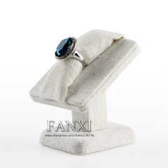 FANXI Factory Design And Manufacture Creamy White Linen Or Greay Velvet Ring Display Stand