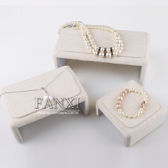 FANXI Direct Supplier China Creamy White Linen Holder Jewelry Display Set Necklace Bracelet Bangle Watch Exhibitor Jewelry Display Stand