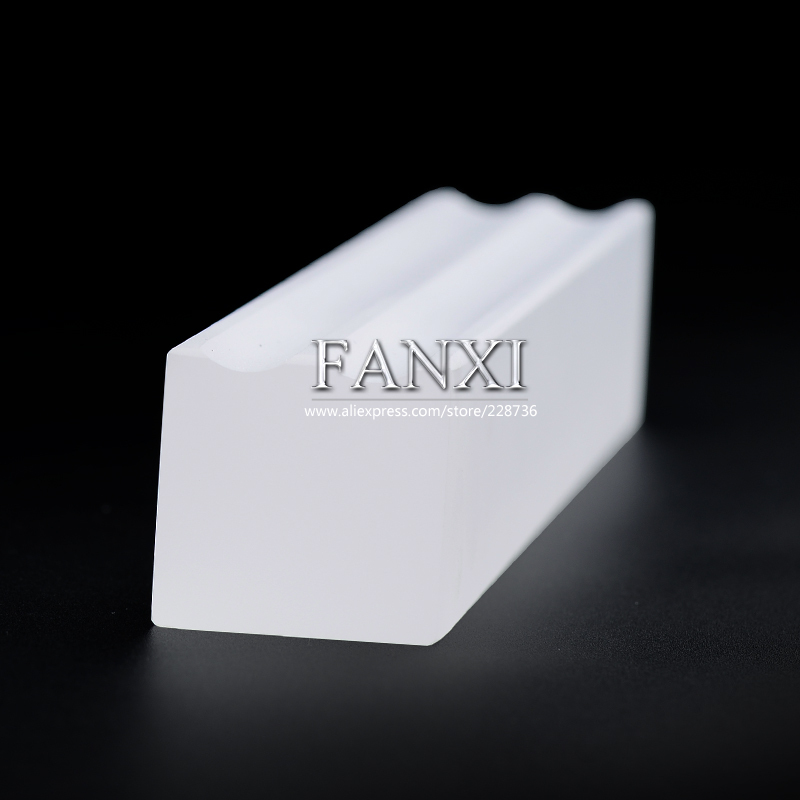 FANXI Professional Manufacturer Matte Transparent Acrylic Jewelry Display Stand Bracelet Long Chain Display Props