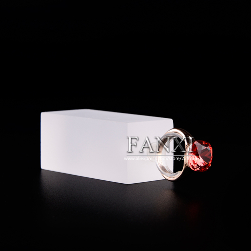 FANXI Factory Custom Matte Acrylic Ring Display Stand Ring Display holder