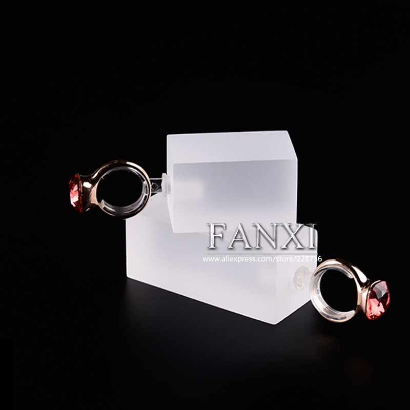 FANXI Factory Custom Matte Acrylic Ring Display Stand Ring Display holder