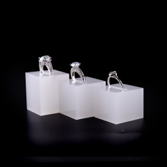 FANXI Jewelry Display Kits For Finger Ring Showcase For Engagement And Proposal Milky white Acrylic Ring Display