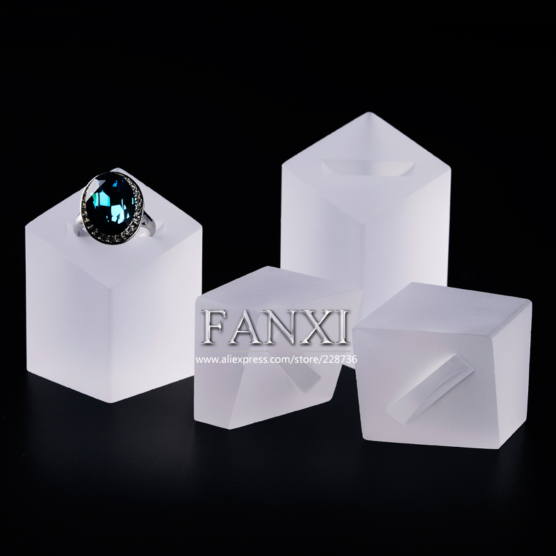 FANXI Custom Color MatteTransparant Acrylic Four-piece Ring Holder Ring Display Stand