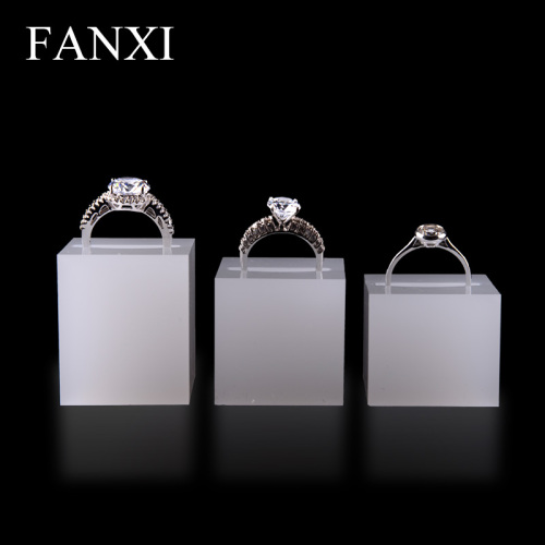 FANXI Jewelry Display Kits For Finger Ring Showcase For Engagement And Proposal Milky white Acrylic Ring Display