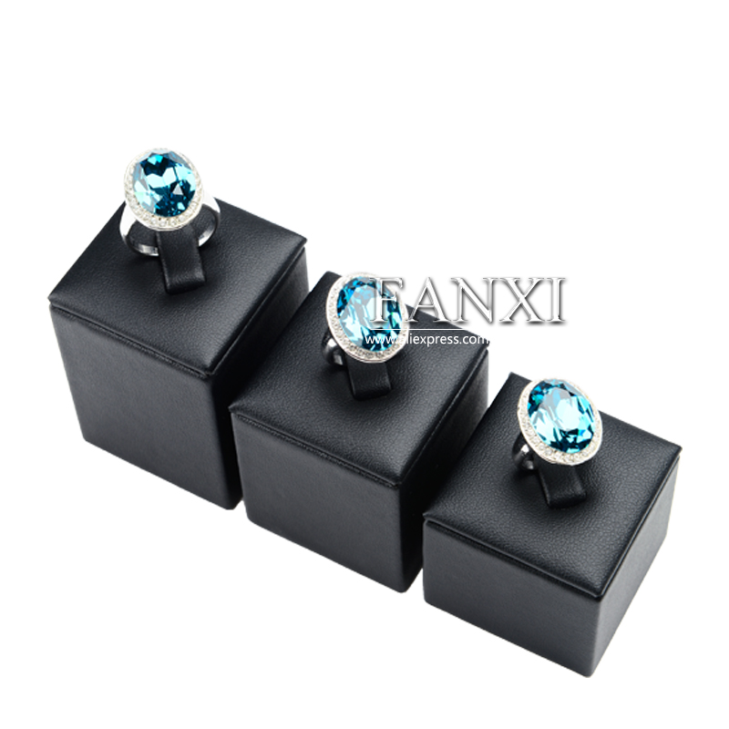FANXI Wholesale Custom Exquisite Ring Holder Stand Set Black PU Leather Jewelry Display Prop Wedding Ring Holder