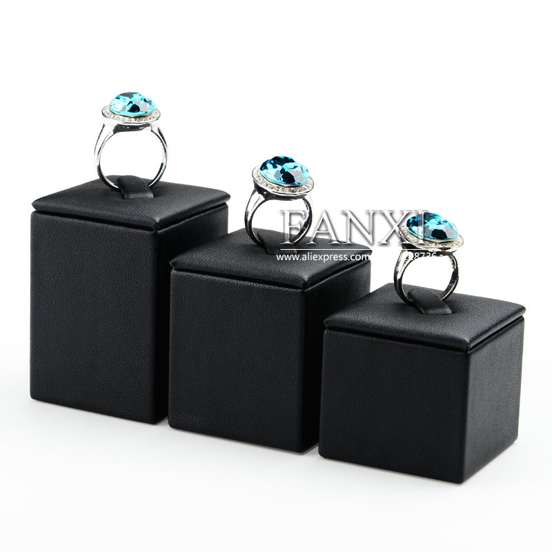 FANXI Wholesale Custom Exquisite Ring Holder Stand Set Black PU Leather Jewelry Display Prop Wedding Ring Holder