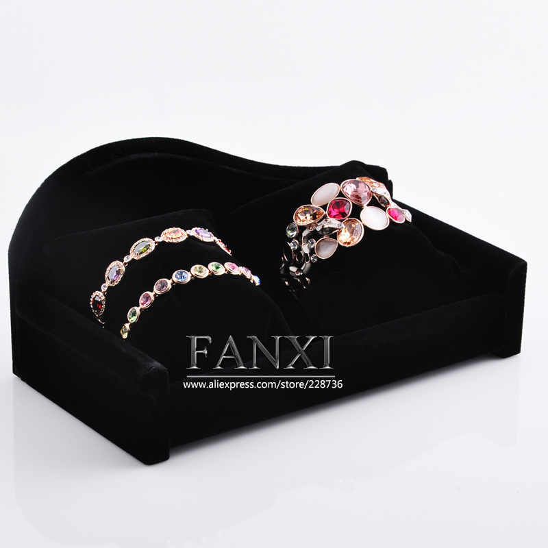 FANXI Factory Wholesale Bangle Bracelet Jewelry Display Stand Grey Ice Velvet Sofa 2 Pillows Velvet Watch Display