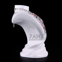 FANXI Custom Resin Jewelry Display Organizer For Pendant Shop Counter White Lacquer Necklace Mannequin