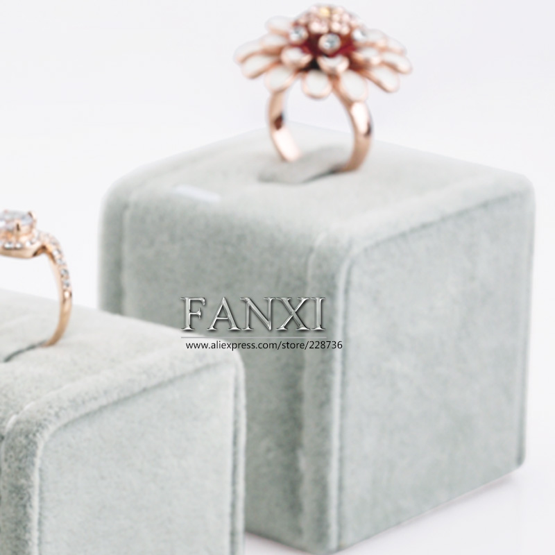 FANXI China Jewelry Display Manufacturer Wood Velvet Three-piece Ring Holder Ring Display Stand