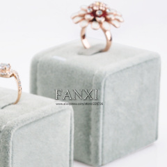 FANXI China Jewelry Display Manufacturer Wood Velvet Three-piece Ring Holder Ring Display Stand