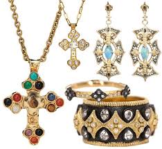 How do I Become a Costume Jewelry Designer? (with pictures)