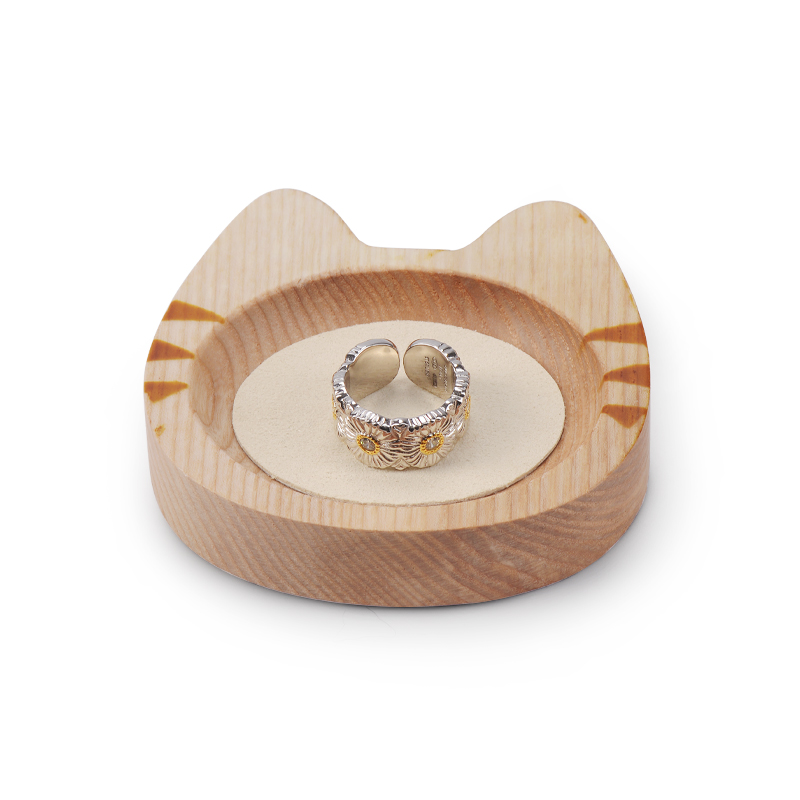 Unique cat-shaped solid wood jewelry display stand for earring ring