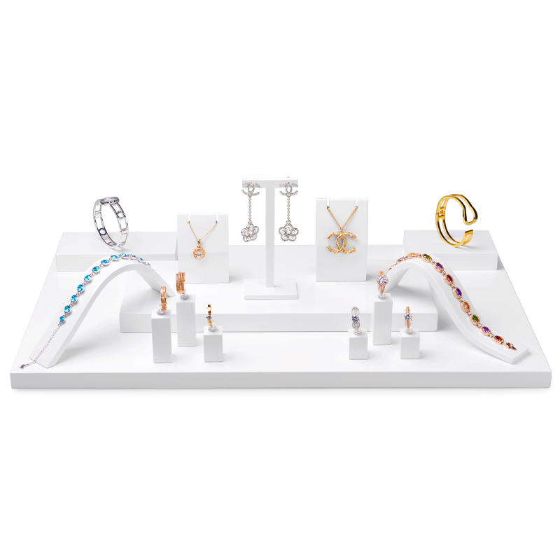 White resin jewelry display stands set