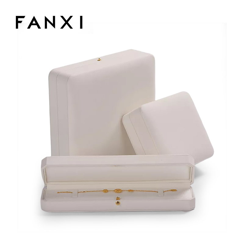 Custom logo/colour beige PU leather jewelry packing box