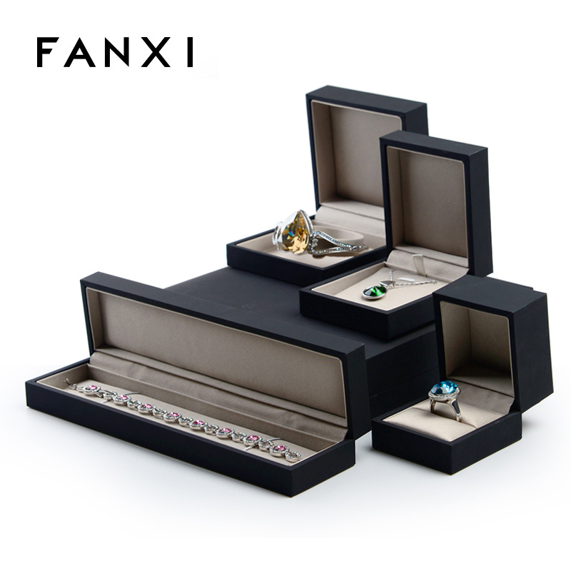 FANXI Leatherette Paper Jewelry Boxes With Silk Insert For Ring Necklace Bracelet Bangle Packing Custom Logo Black Plastic Jewelllery Packaging Box