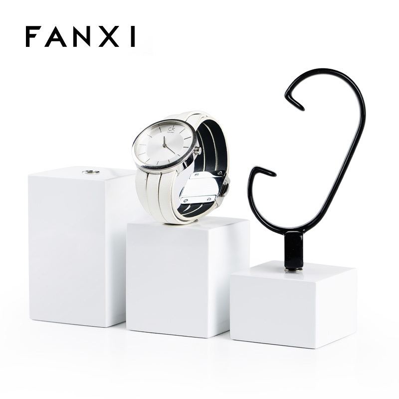 FANXI Wholesale Custom Logo White Lacquer Base With Black Rubber C Ring For Bangle Bracelet Wooden Watch Display