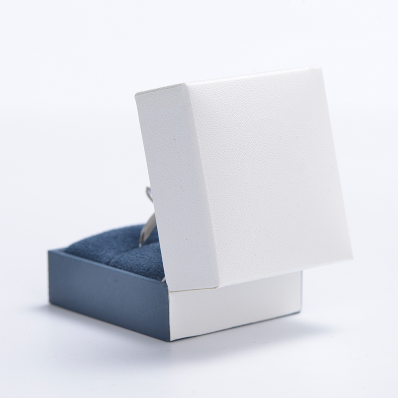 Jewelry box near me_jewelry box for men_engagement ring in box