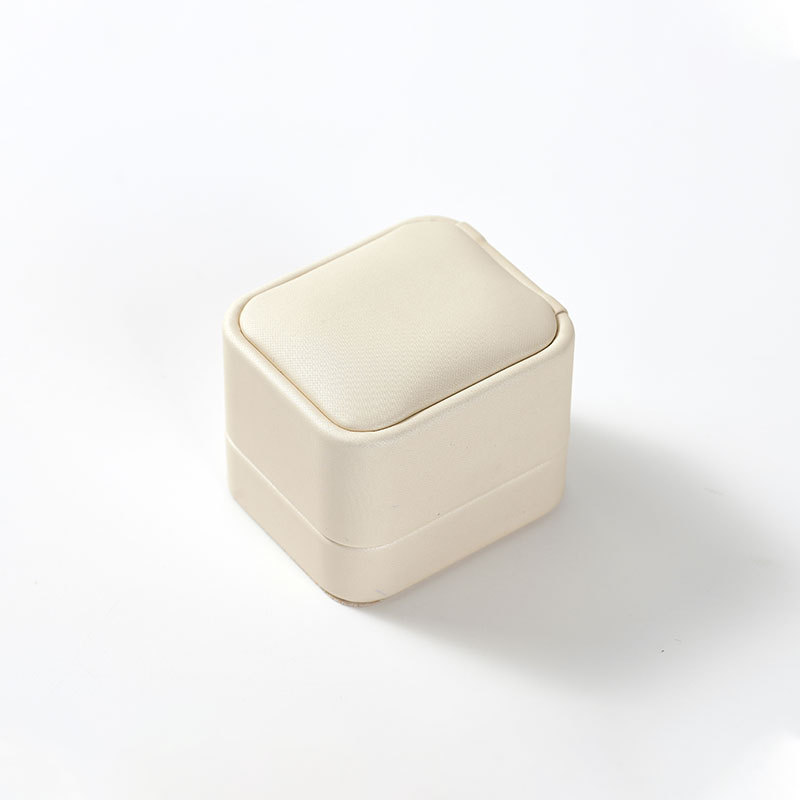 FANXI Custom beige leather Microfber Ring Box