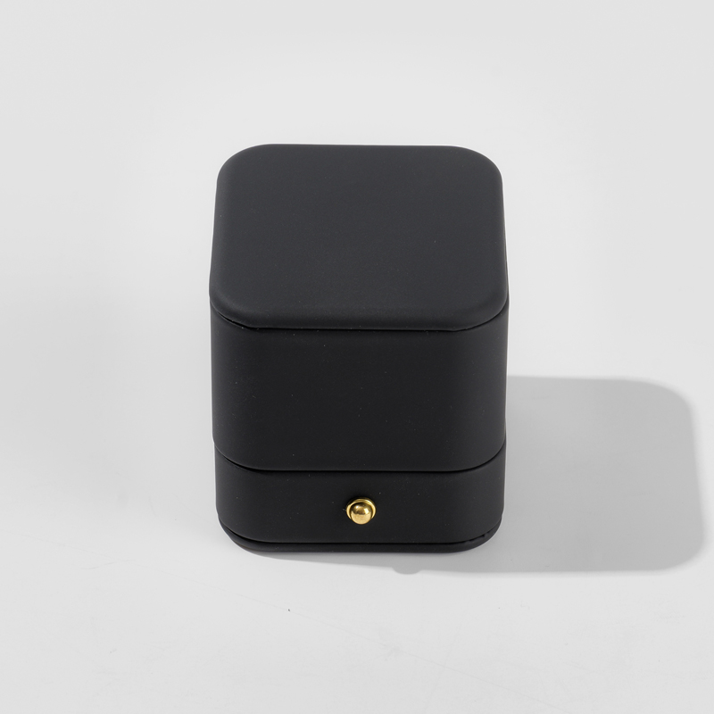 FANXI Custom black velvet and leather jewelry box