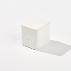 FANXI Custom white leather and velvet ring box