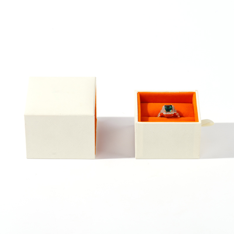 FANXI Custom white velvet inside ring box