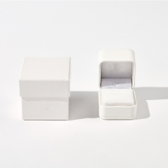 FANXI Custom white leather and velvet ring box