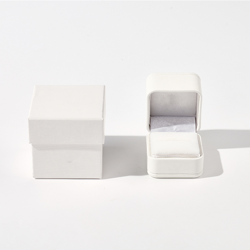 FANXI Custom white leather and velvet ring box