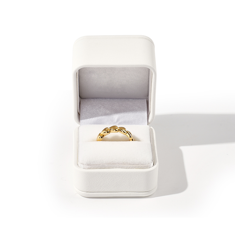 FANXI Custom white leather and velvet ring box